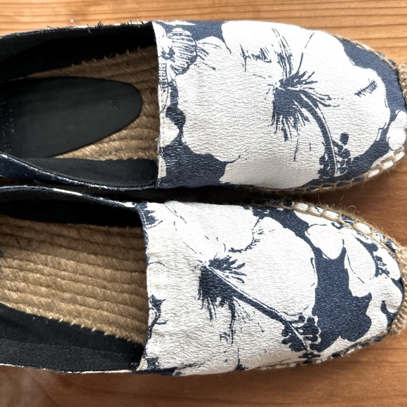 Saint Laurent Espadrille Hibiscus Blue and White - Picture 5 of 6